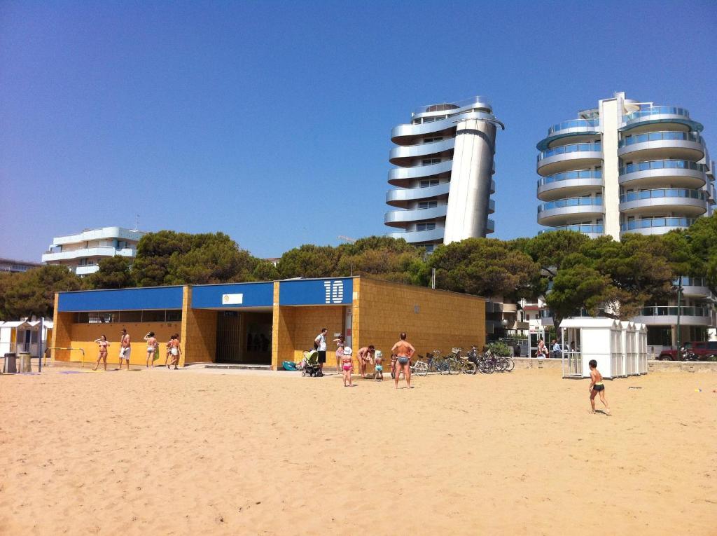 Hotel Bologna Lignano Sabbiadoro Exterior foto